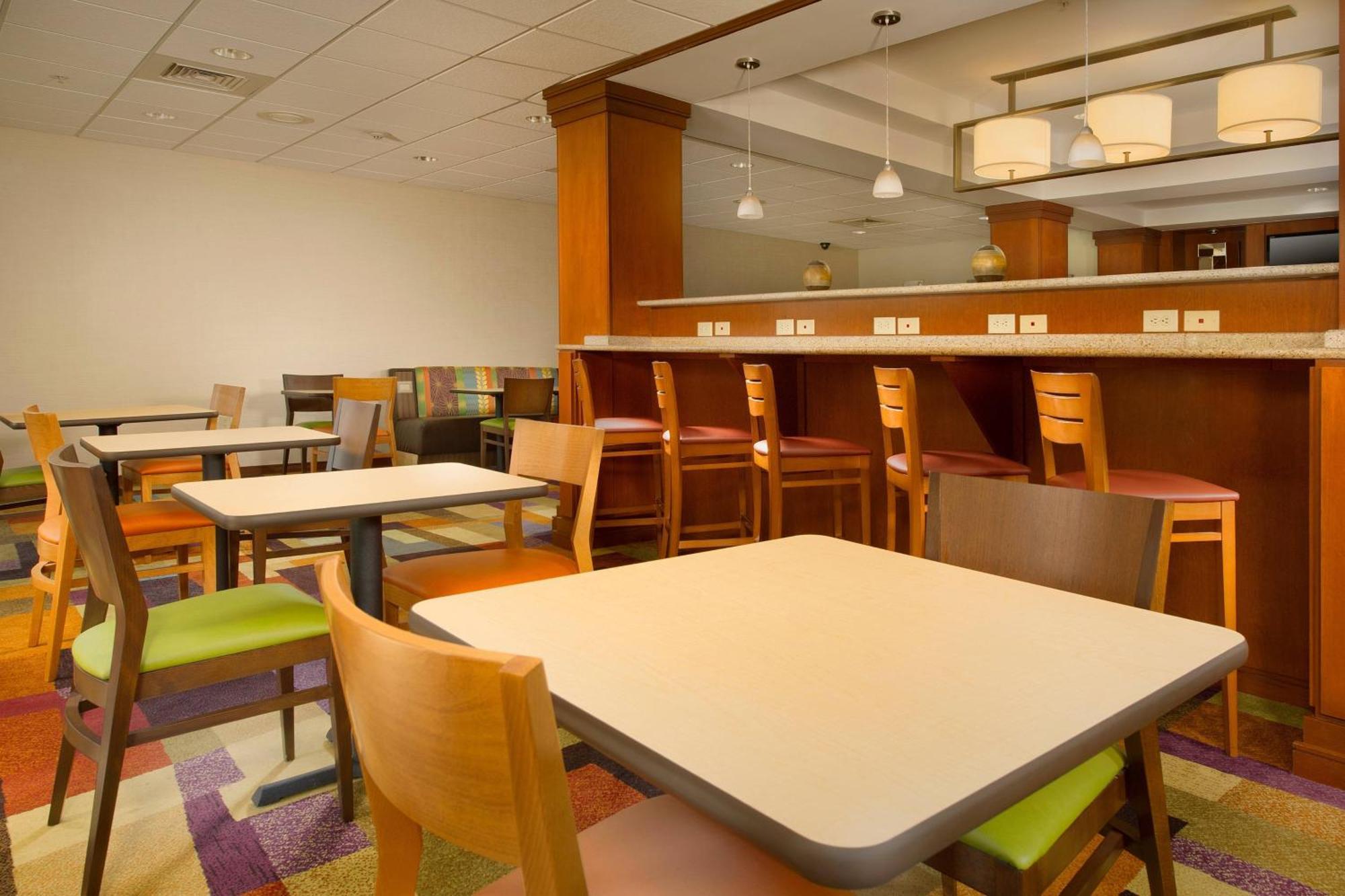 Fairfield Inn & Suites By Marriott Marshall Esterno foto