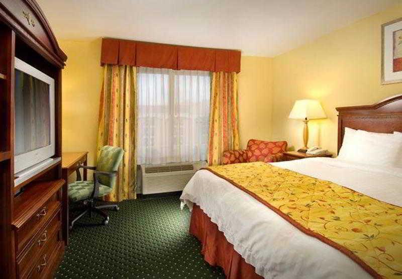 Fairfield Inn & Suites By Marriott Marshall Esterno foto